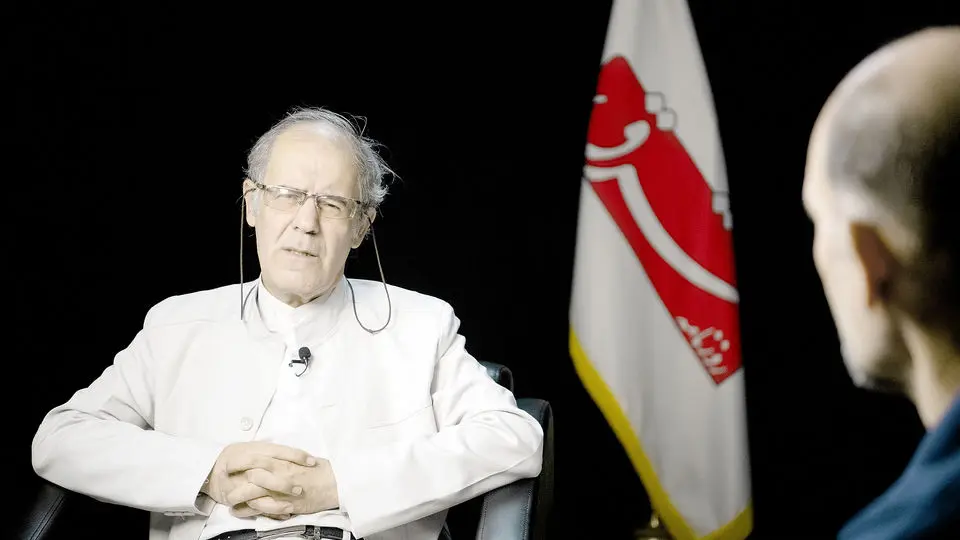 مولانا شمس است و شمس مولانا است