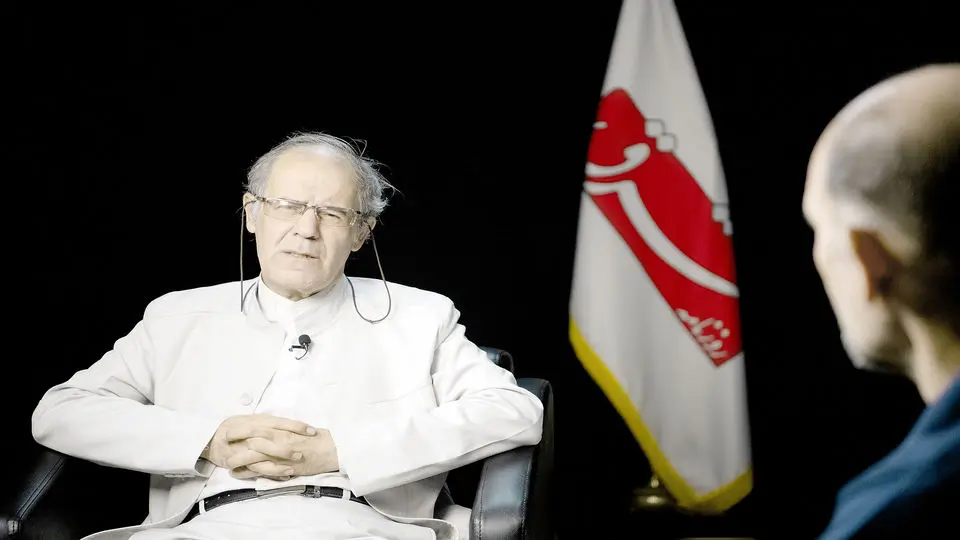 مولانا شمس است و شمس مولانا است