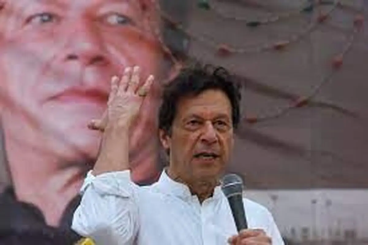 «عمران خان» در محفظه آهنین وارد دادگاه شد