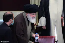 در کمیسیون‌های خبرگان در مورد قائم مقام رهبری دارند کار می‌کنند؛ از گزینه‌ها هیچ‌کسی با خبر نیست