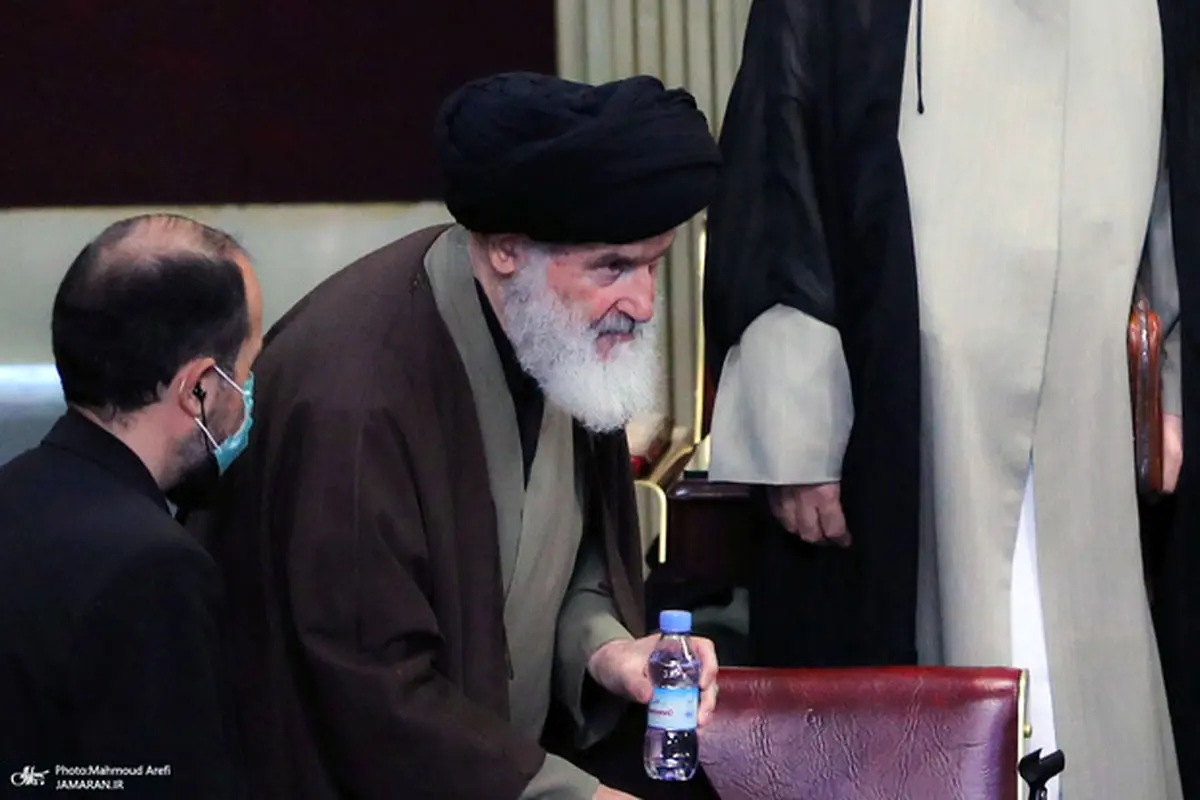 در کمیسیون‌های خبرگان در مورد قائم مقام رهبری دارند کار می‌کنند؛ از گزینه‌ها هیچ‌کسی با خبر نیست
