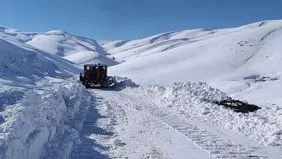 بارش برف بهاری در روستای زالیان+ ویدئو