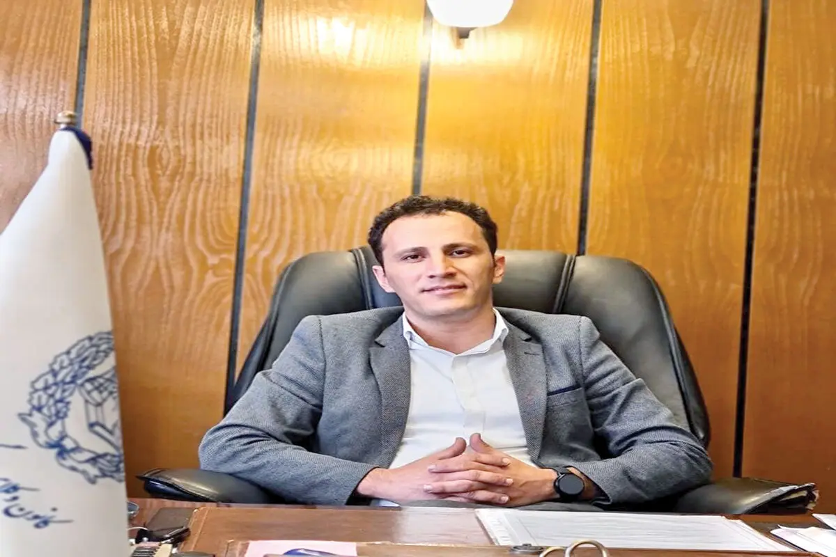 خرمدین صورت‌مسئله را پاک می‌کرد