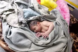 دهمین فرزند مادر ۳۵ ساله به دنیا آمد