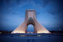 طلوع خورشید در میدان آزادی+ عکس