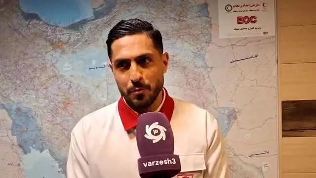 صائب محبی لباس هلال احمر را پوشید