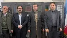 اهدای سفال لالجین به سفیر کره جنوبی توسط مدیرعامل شرکت سیاحتی علیصدر