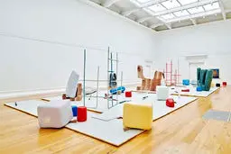 نائیری باغرامیان؛ مجسمه‌سازی 
سوژه نامتناسب و میان‌مرزی