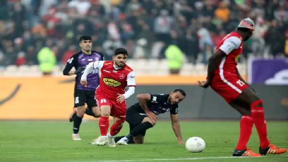 باخت پرسپولیس به هوادار در ورزشگاه آزادی