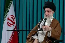 قائد الثورة: نسأل الله أن یعید الرئیس إلى أحضان الأمة وعلى الشعب ان لایقلق على أی شیء