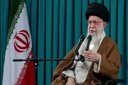 قائد الثورة: نسأل الله أن یعید الرئیس إلى أحضان الأمة وعلى الشعب ان لایقلق على أی شیء