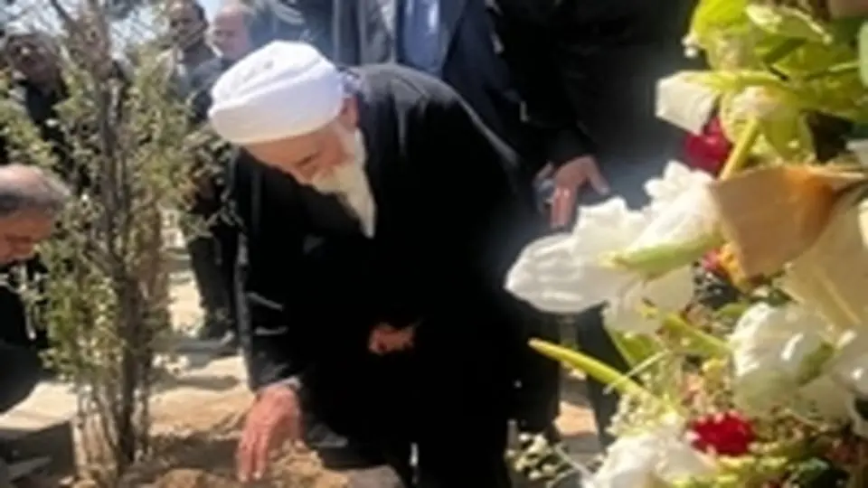 خاکسپاری برادر ناطق نوری + عکس