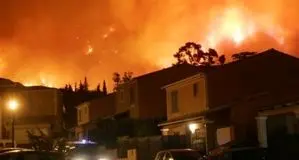 آتش‌سوزی گسترده در فرانسه فرودگاه مارسی را تعطیل کرد
