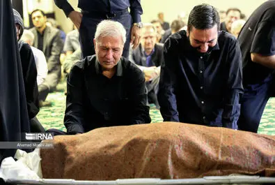 علی ربیعی سخنگوی دولت روحانی، در مراسم ختم برادرش