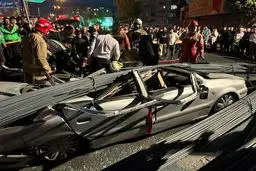 تصویر تکان دهنده از واژگونی کامیون حاوی میلگرد در تهران