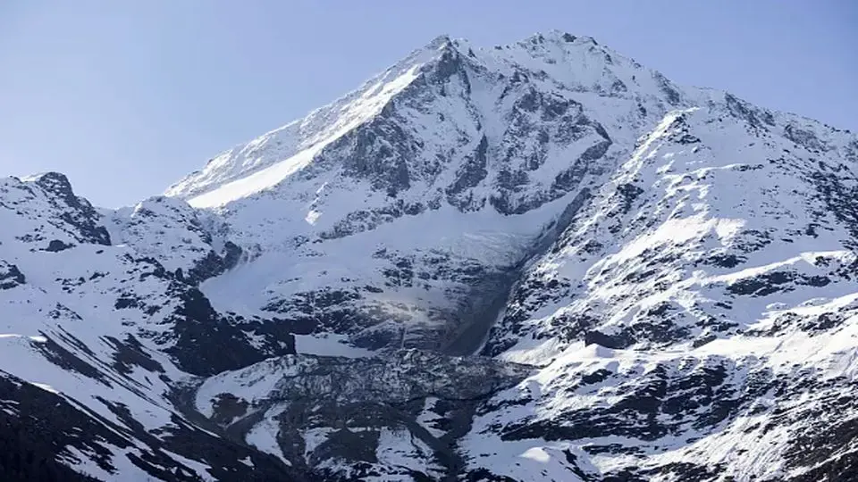 ریزش یخچال طبیعی در سوئیس بخش عمده روستایی را زیر آواری از گل و لای برد
