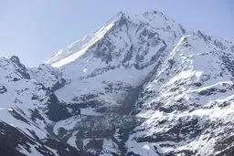 ریزش یخچال طبیعی در سوئیس بخش عمده روستایی را زیر آواری از گل و لای برد