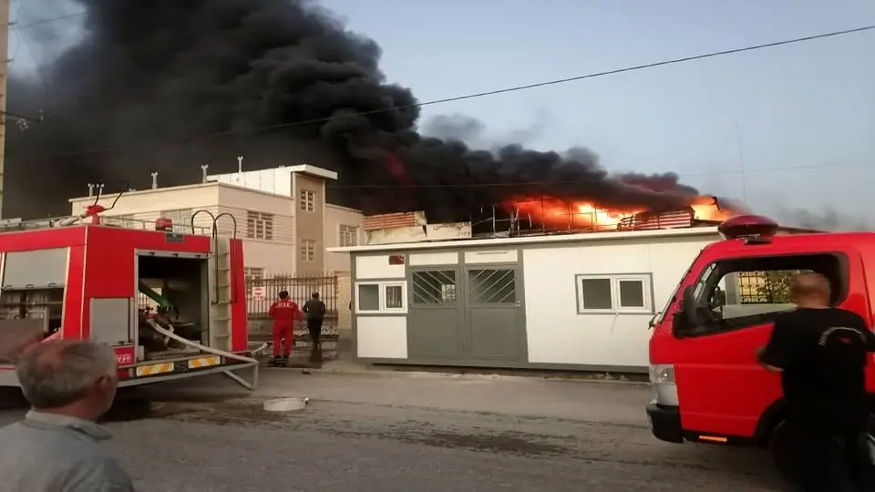 مهار آتش در کارخانه شیراز / ۲۳ نفر مصدوم شدند