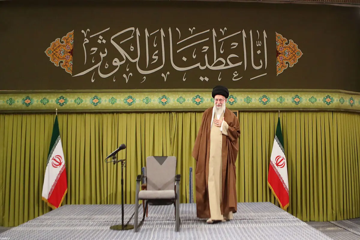 رهبر انقلاب: مهم‌ترین وظیفه دولت بهبود فضای کسب‌وکار است