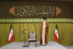 رهبر انقلاب: مهم‌ترین وظیفه دولت بهبود فضای کسب‌وکار است