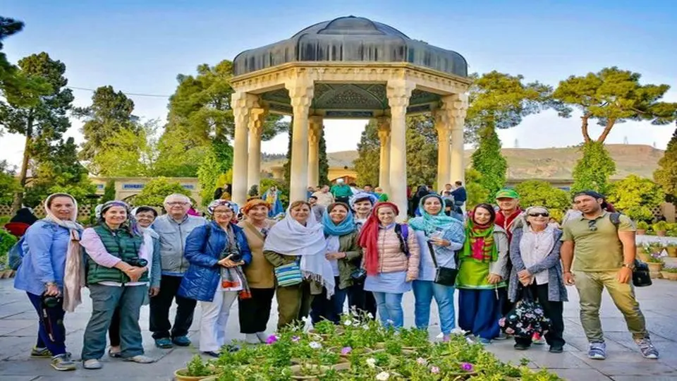 Iran, Russia can start visa-free group tours this year
