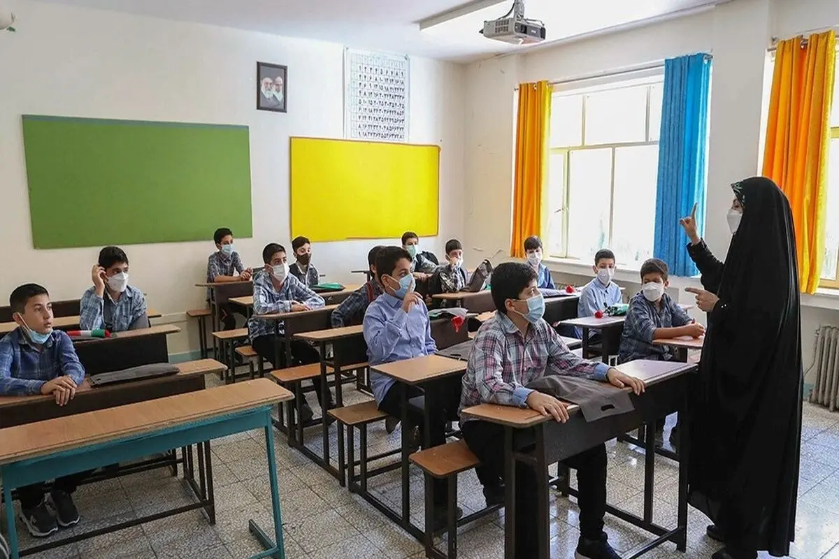 مدارس عادیِ دولتی به حال خود رها شده اند؛ هزینه‌های جاری آن‌ها هم از جیب والدین تأمین می‌شود

