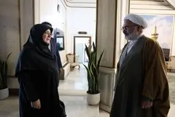 فاطمه مهاجرانی در خانه مادر شهید رئیسی