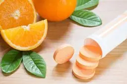 آیا ویتامین C در زمان بیماری به ما کمک می‌کند؟
