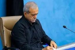 یادداشت پزشکیان در دفتر یادبود شهید نصرالله/ عکس