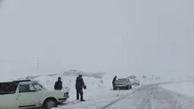 بارش برف و باران در محورهای کشور و ترافیک نیمه‌سنگین در برخی جاده‌ها