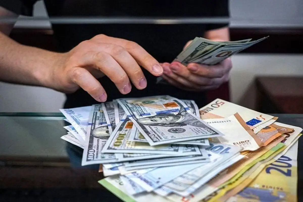 دلار به کف قیمت یک ماهه رسید/ قیمت دلار به کانال ۷۰ هزار تومان می‌رسد؟
