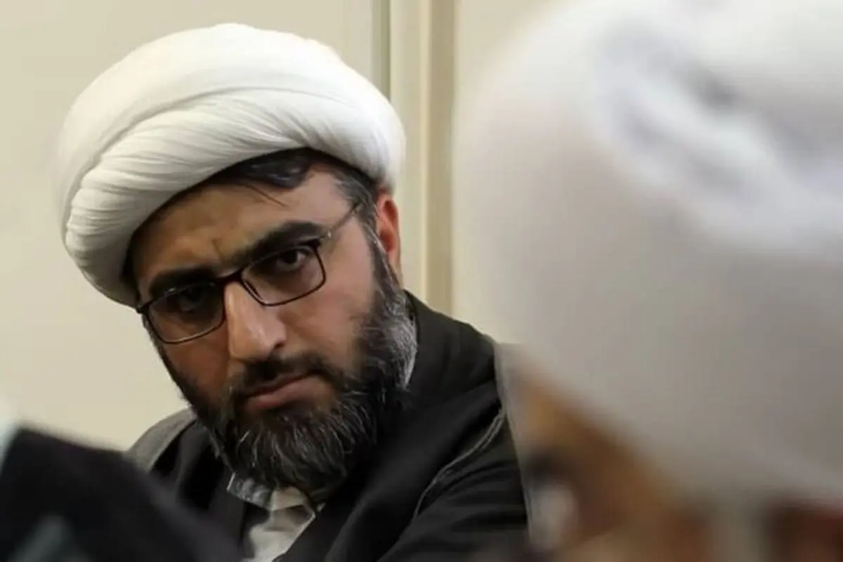 آن دختری که حجاب از سر برداشته را باید به این باور برسانیم که دشمن مشترک داریم/ آن کسی که روسری از سر تو برداشته، عمامه را از سر من می‌پراند