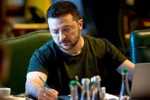 زلنسکی آماده مذاکره برای صلح است ؟ فاینشنال تایمز گزارش می‌دهد