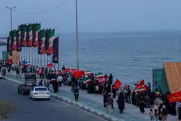زنجیره انسانی مردم بندرعباس در ساحل خلیج‌فارس + عکس