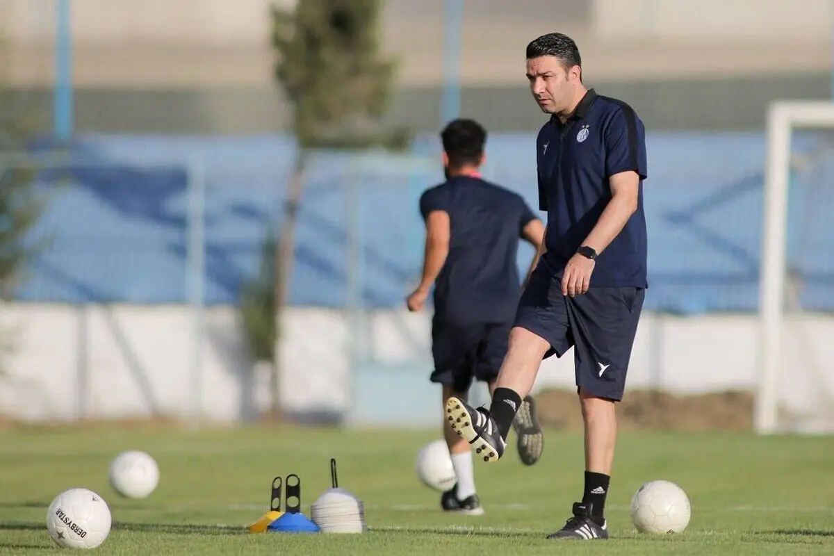 سرمربی استقلال مبلغ قراردادش را کاهش داد