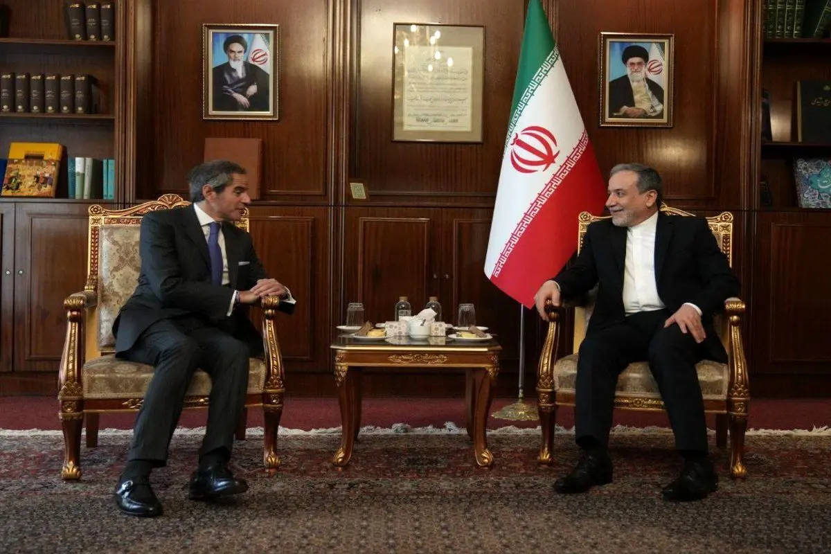 دیدار گروسی و عراقچی در تهران