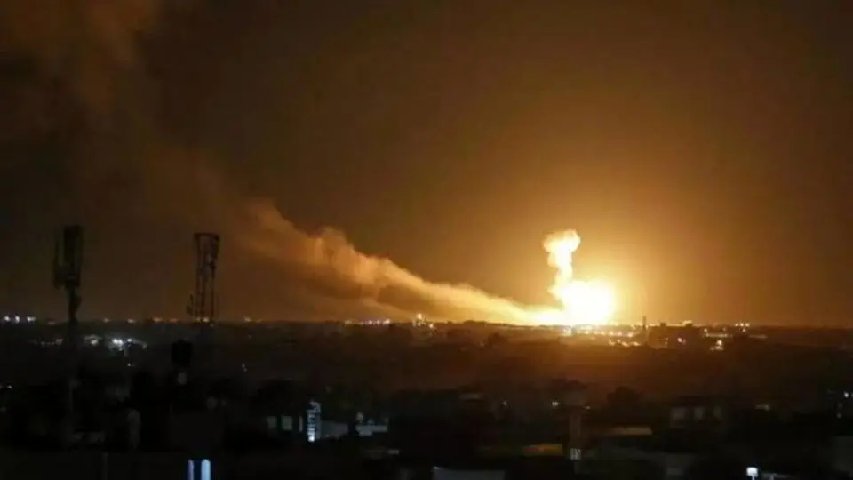 حملات موشکی شبانه اسرائیل به اطراف دمشق؛ 4 نظامی سوری کشته شدند

