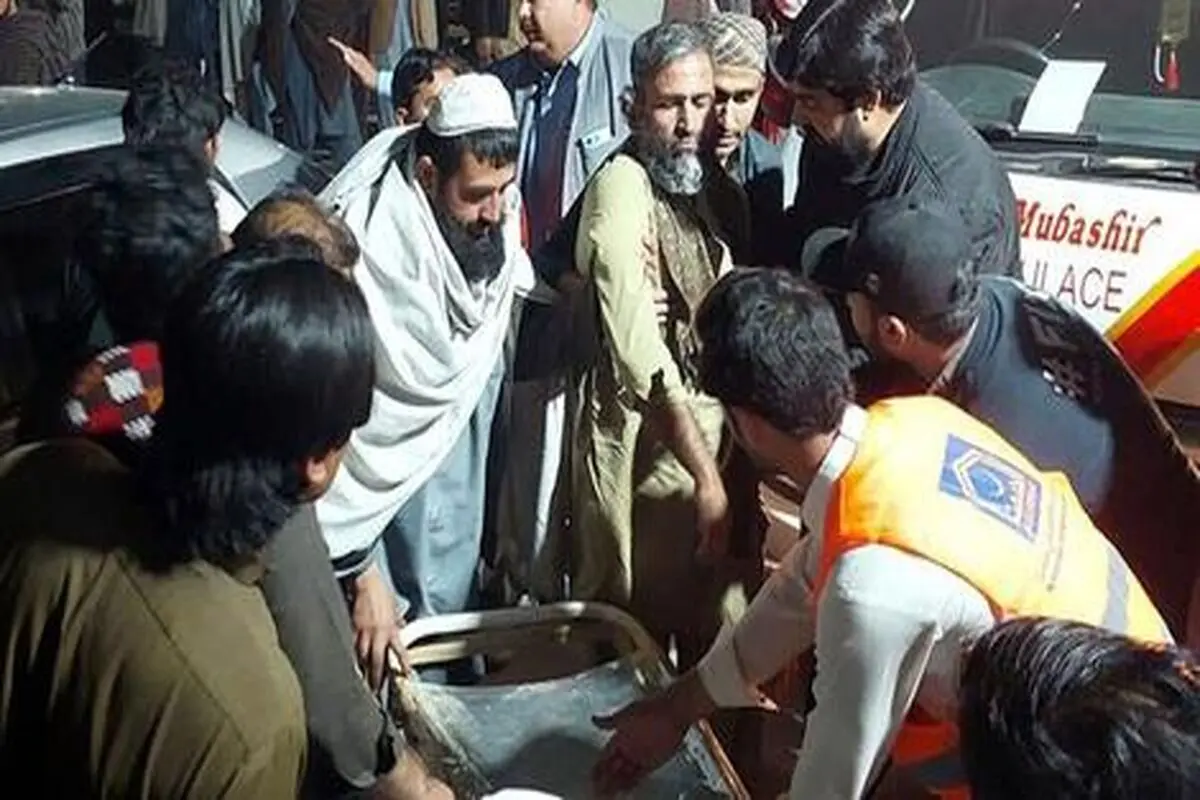 حمله انتحاری به پایگاه نظامی پاکستان؛ 9 کشته و 35 زخمی
