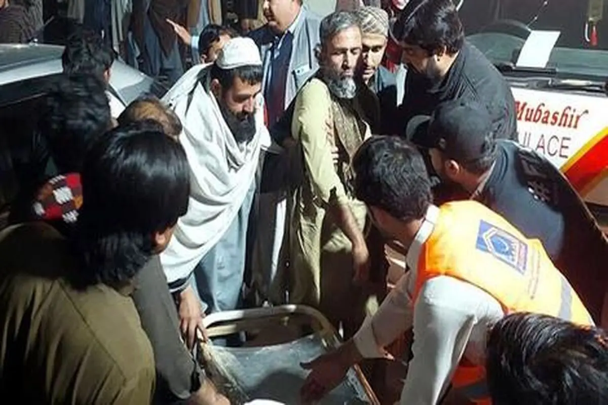 حمله انتحاری به پایگاه نظامی پاکستان؛ 9 کشته و 35 زخمی
