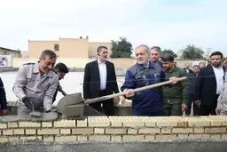 ویدئویی از مسعود پزشکیان در حال ساخت مدرسه در خوزستان