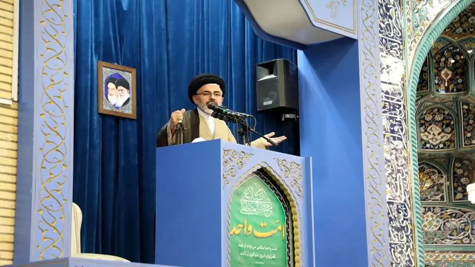 اگر هزار بار سجده کنیم، باز هم نمیتوانیم شکر نعمت زندگی در جمهوری اسلامی را به جا آوریم