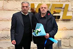 یک خارجی به استقلال پیوست + مبلغ قرارداد