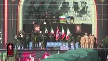 لحظه قرار گرفتن پیکر رهبر شهید در جایگاه وداع با مردم در مسجد جمکران + ویدئو