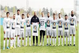 عکس مهران سماک  روی پیراهن فوتبالیست‌ها
