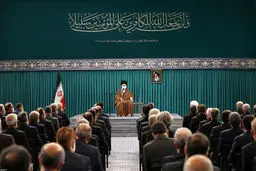  چند سال قبل که مفهوم «نرمش قهرمانانه» مطرح شد، در خارج و برخی در داخل برداشت غلط کردند/ مصلحت یعنی شناخت موارد انعطاف؛ انعطاف منافاتی با اصول ندارد