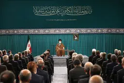  چند سال قبل که مفهوم «نرمش قهرمانانه» مطرح شد، در خارج و برخی در داخل برداشت غلط کردند/ مصلحت یعنی شناخت موارد انعطاف؛ انعطاف منافاتی با اصول ندارد