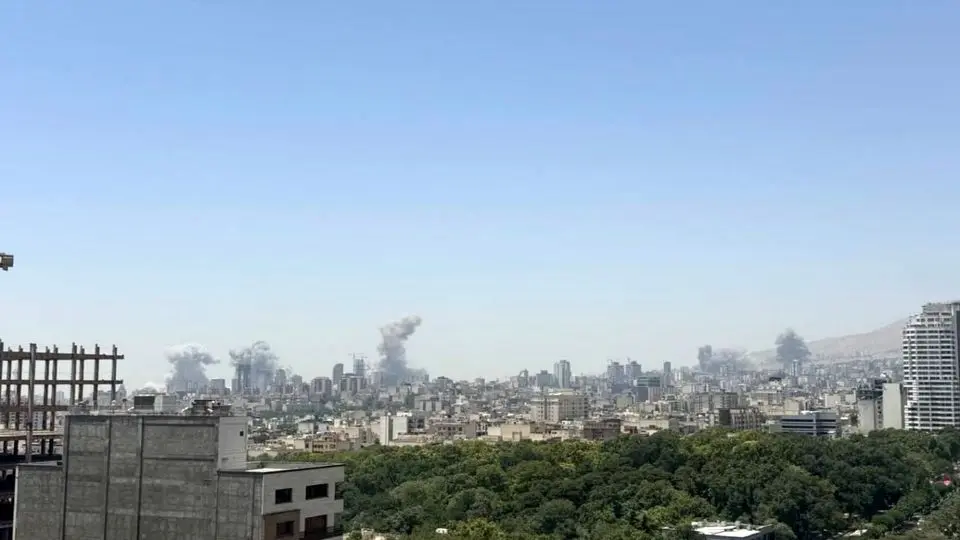 اصابت موشک در نزدیکی میدان ونک تهران + ویدئو