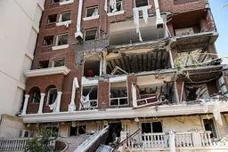 عکس‌هایی از خرابی‌های ساختمان منفجر شده در بندرعباس