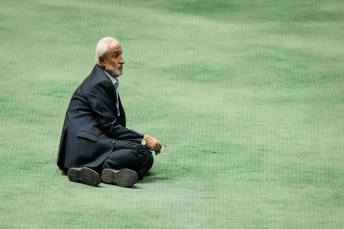 پادگانی شدن اداره مجلس دلیل استعفای من است

