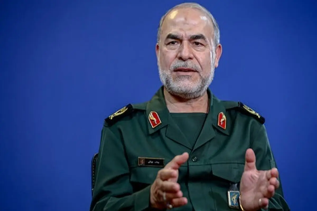  جای تاسف است که برخی جوانان ما انقلاب که همه دنیا برای داشتن آن و رهبرش غبطه می‌خورند، نمی‌بینند